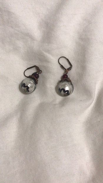 Boucles d’oreilles artisanales boule argentée