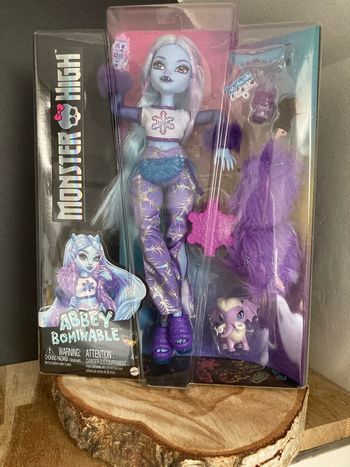 Coffret Monster High - poupée Abbey Bominable et son son bébé mammouth neuf sous blister jamais ouvert