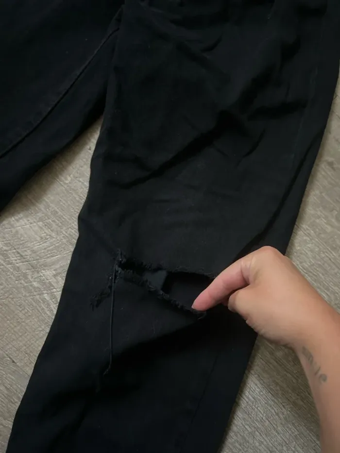 Jeans taille haute trouée - photo numéro 2