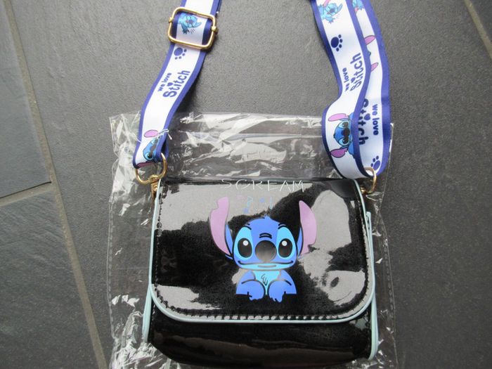 Petit sac bandoulière Stitch noir neuf - photo numéro 2