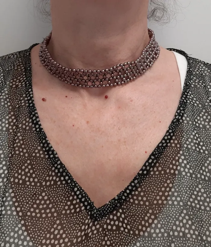 Très joli collier vintage raz du cou en perles - photo numéro 3