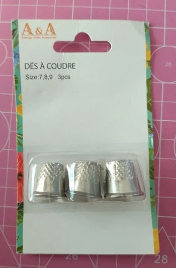 Lot de 3 des a coudre neufs