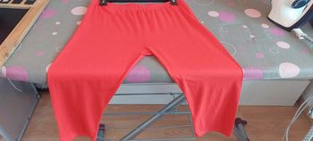 Joli pantacourt femme orange vif T 2 (38) en très bon état