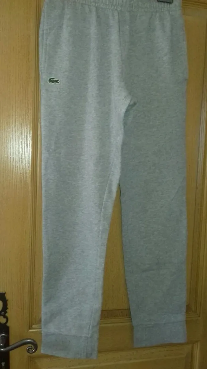 Ensemble survêtement Lacoste taille XS ou 2 - photo numéro 4