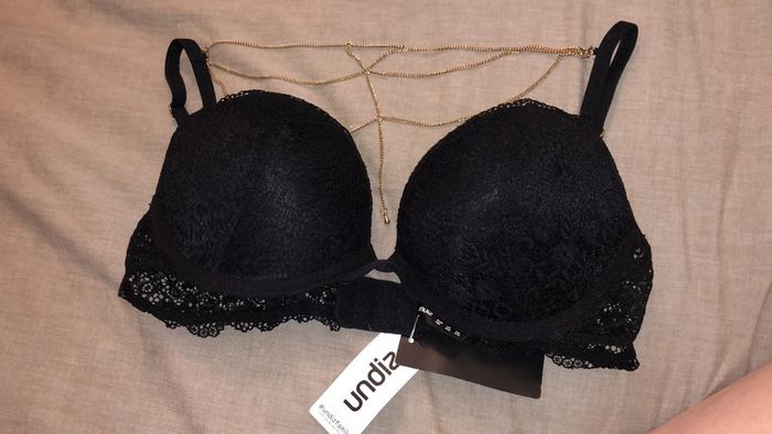 Soutien gorge sexy avec chaîne dans le dos