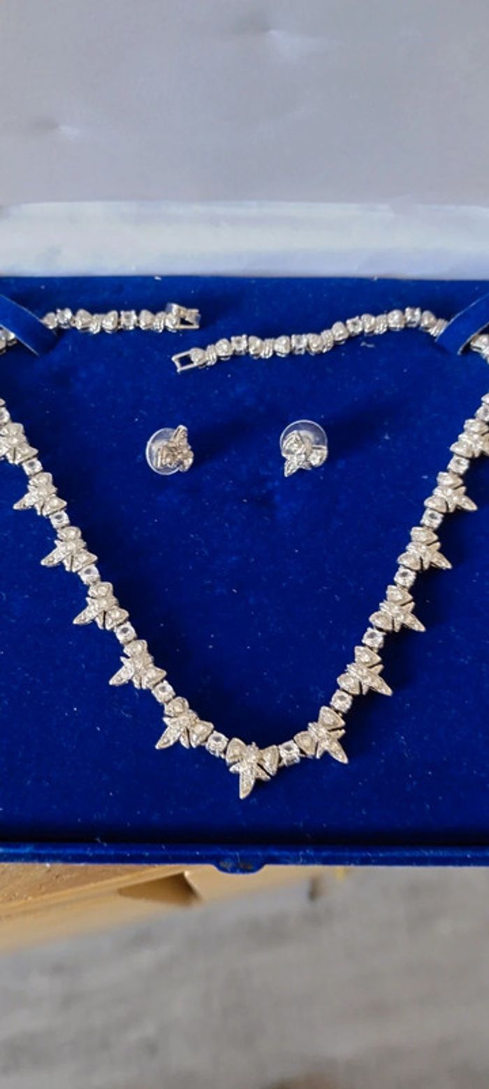 Collier et boucles d'oreilles mariage