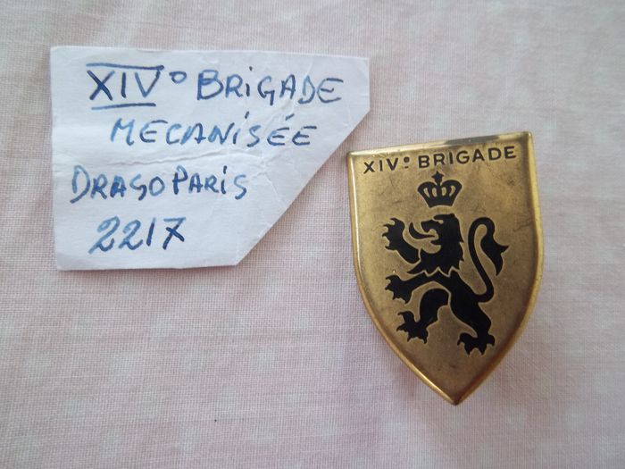 insigne 14° brigade mécanisée (lettres XIV) de fabrication Drago Paris G. 2217 - photo numéro 2