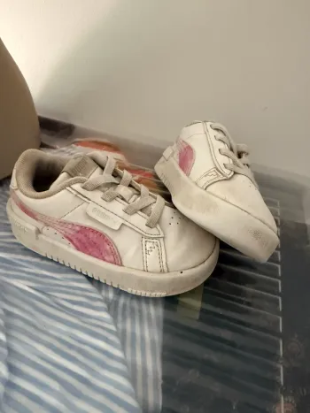 Baskets basses Puma blanches et roses - Pointure 23