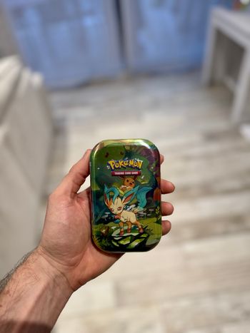 Mini Tin Pokémon Phyllali EV8.5 Évolutions prismatiques