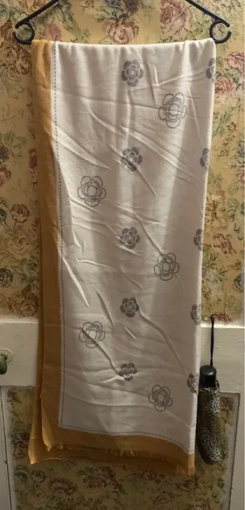 Lot 2 grandes écharpes