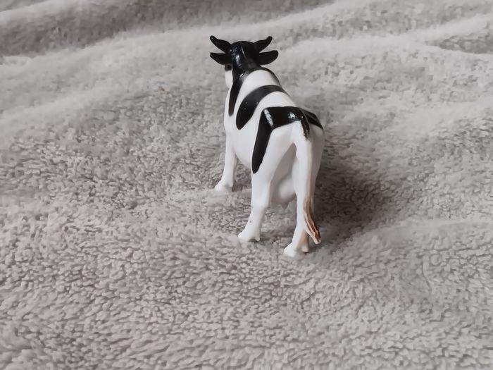 Figurine vache de 10cm - photo numéro 4