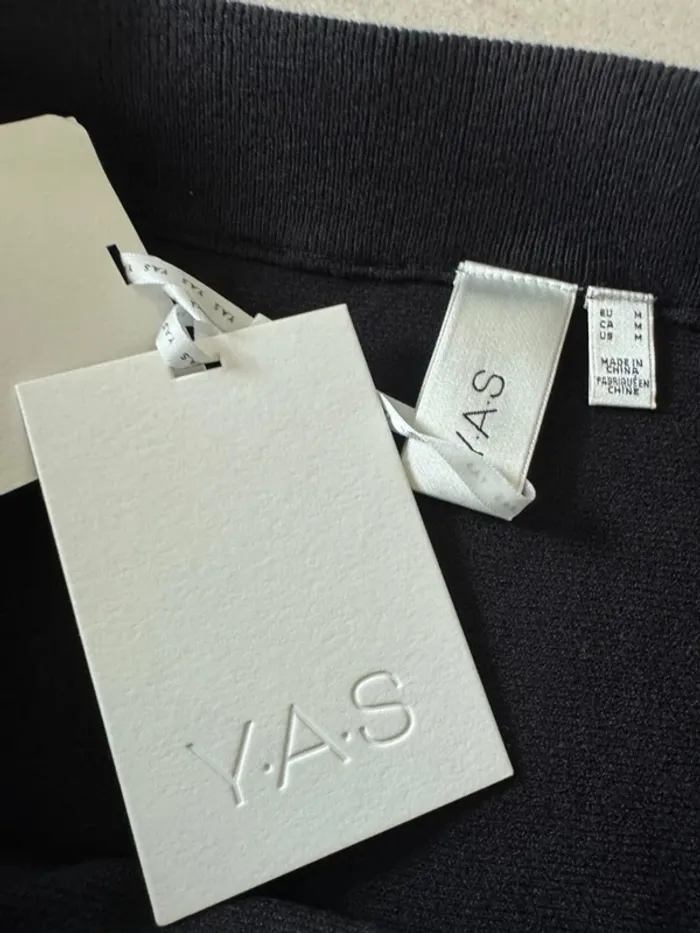 Jupe élastique noire Y.A.S, taille M, neuve avec étiquette, valeur 50€ 50cm longueur - photo numéro 3