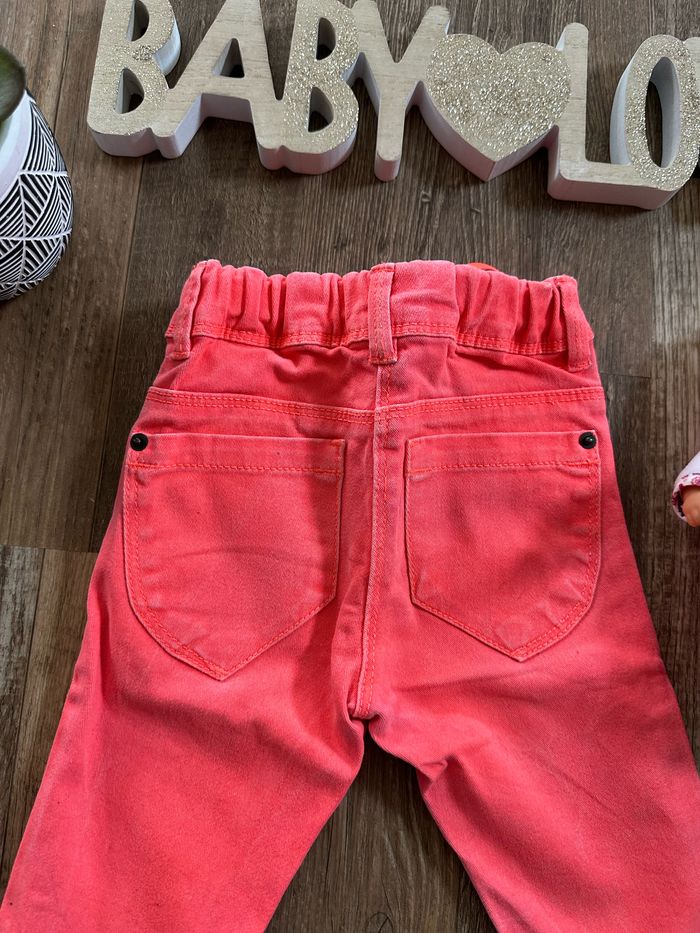 - Pantacourt Kiabi - 3 ans - bon état, petite tache - photo numéro 2