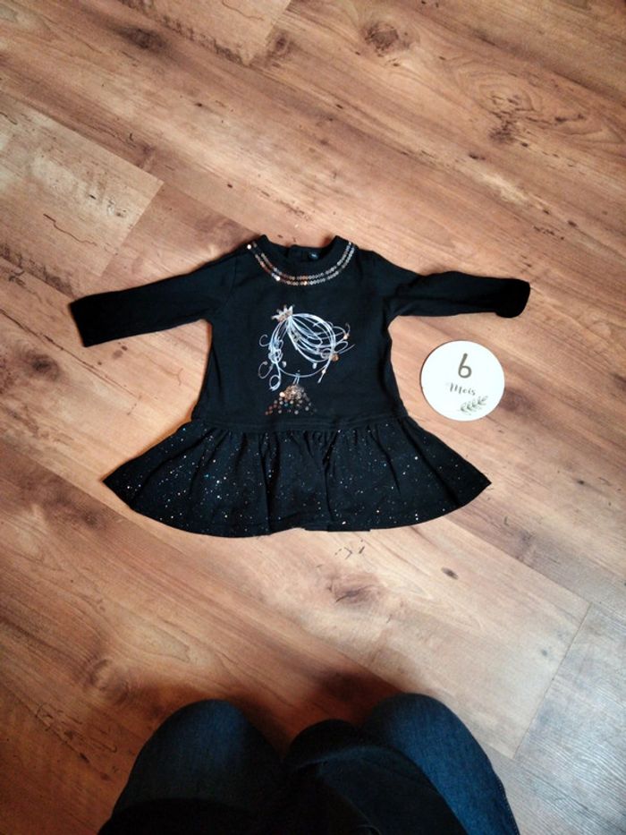 Robe noire à paillettes