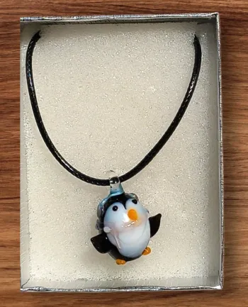 Collier adorable en pâte de verre - Pingouin 🐧