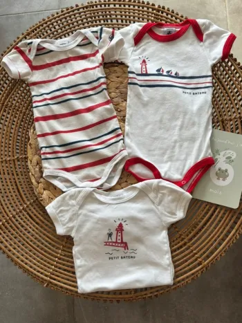 Lot 3 bodies  6 mois petit bateau