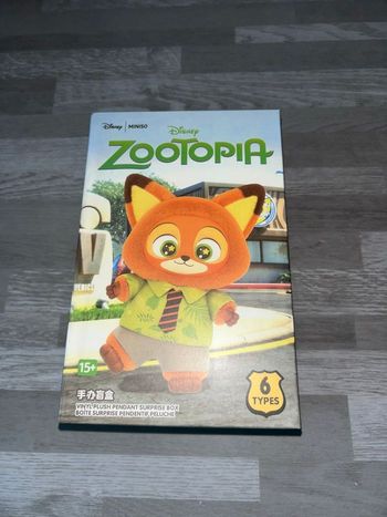 Peluche porte-clefs style labubu zootopia Disney