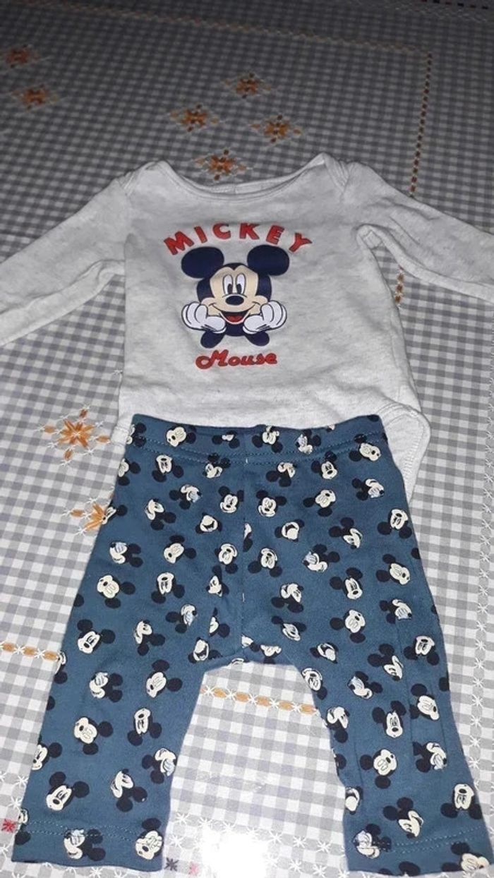 Ensemble Mickey Disney baby tout neuf taille 62 - photo numéro 2