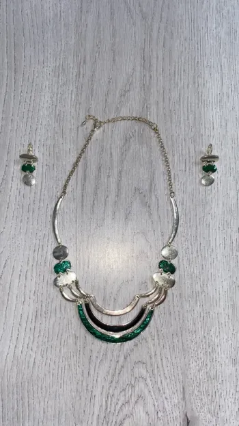 Parure Collier et boucles d’oreilles