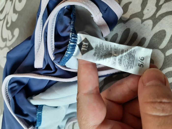 maillot de bain + bonnet et sac 5/6 ans - photo numéro 5