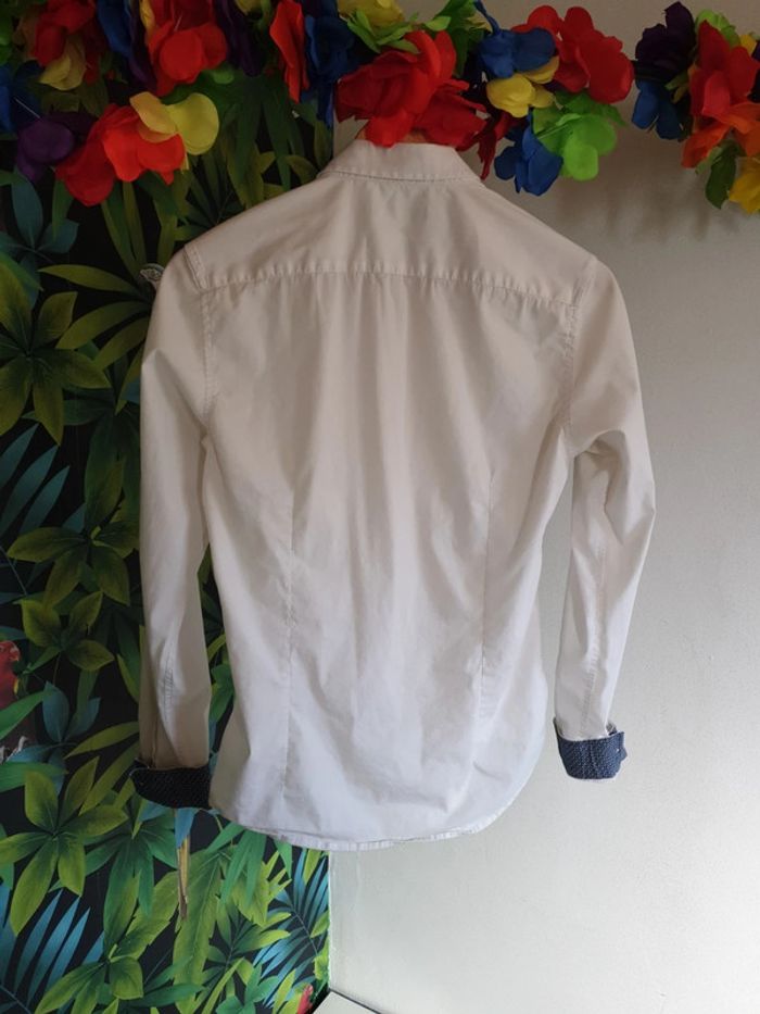 Chemise cintrée détails bleus - photo numéro 4