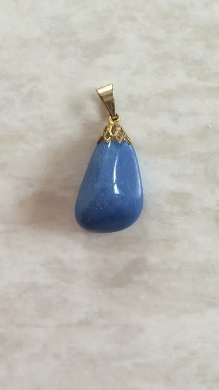 Pendentif pierre semi précieuse Agathe bleue