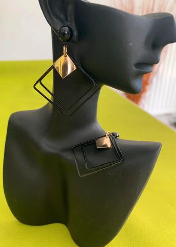 Boucles d’oreilles élégantes losange noir et doré