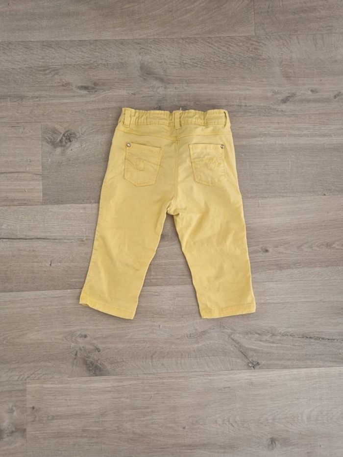 Short jaune - photo numéro 5