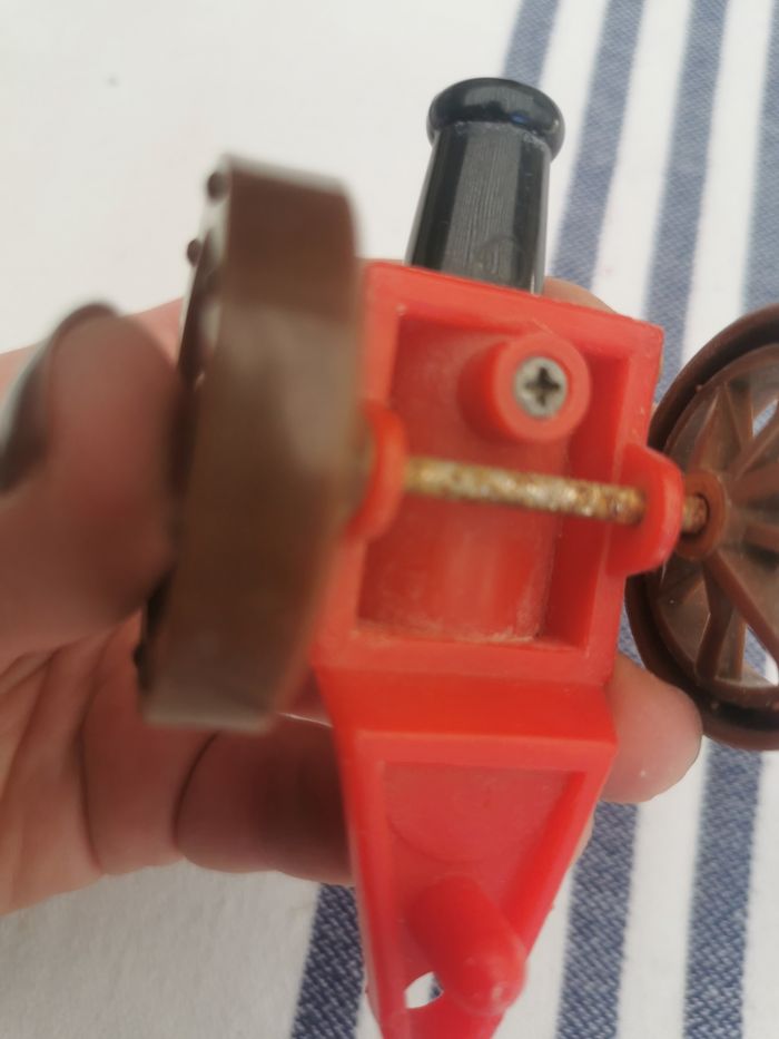 Canon jouet vintage en plastique - photo numéro 2