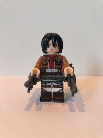 Figurine type lego Mikasa Akerman. Attack on titan
