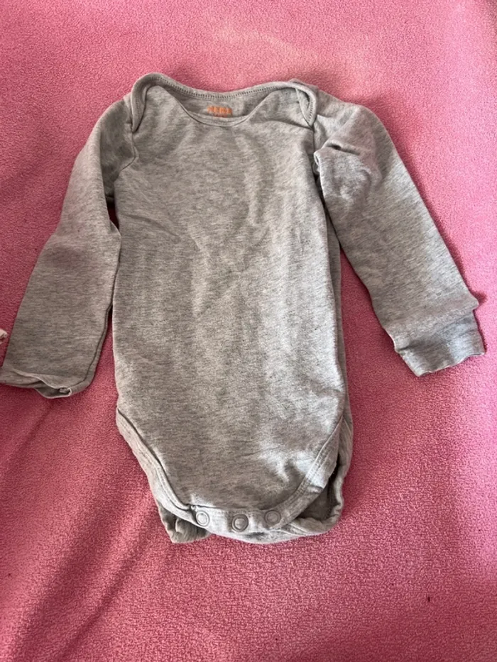 Lot de 5 bodys manches longues - 18 mois - photo numéro 3
