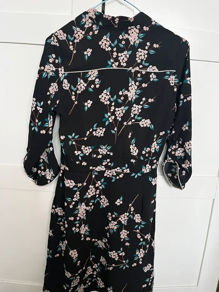 Robe noire à fleur - photo numéro 5