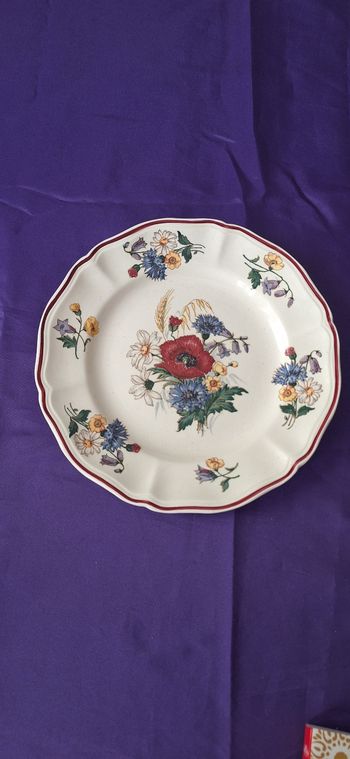 Assiette a décor de fleurs,Agreste,sareguemines