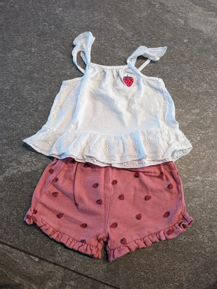 Ensemble débardeur et short bébé fille 2/3 ans comme neuf