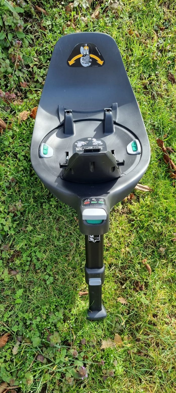 Ensemble Poussette Mios et Cloud Z avec base isofixe, rose gold et finition spring blossom black - photo numéro 9