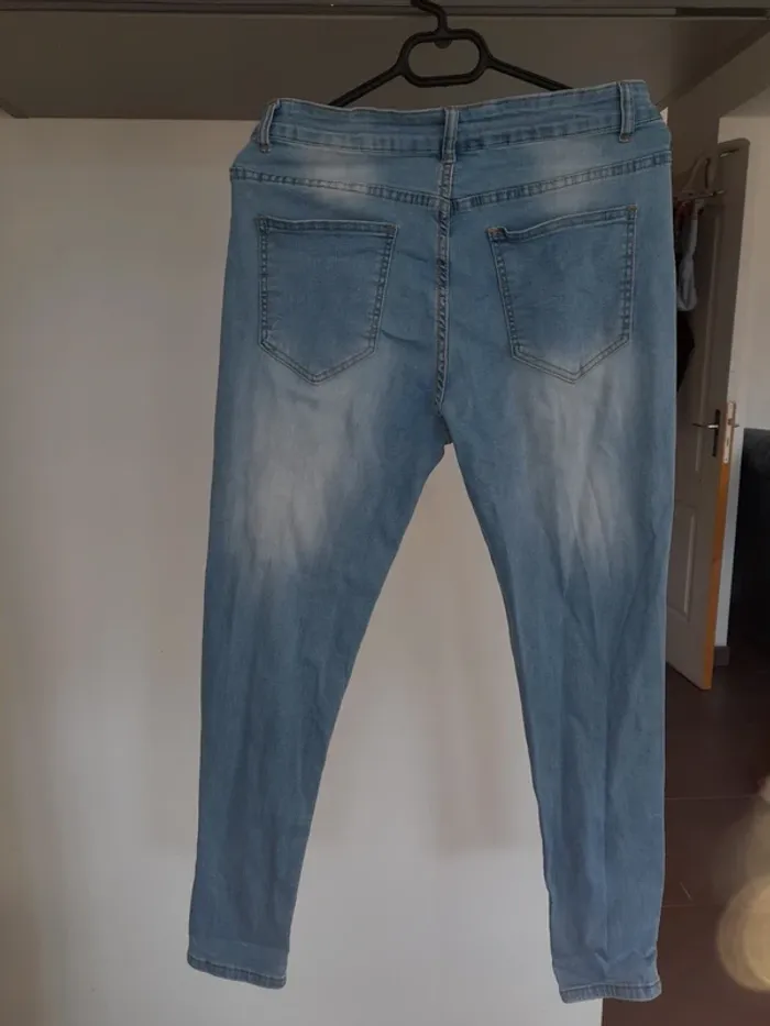 Jean troué taille M - photo numéro 4