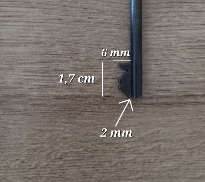 Clé ancienne en métal " 8,6 cm " - photo numéro 8