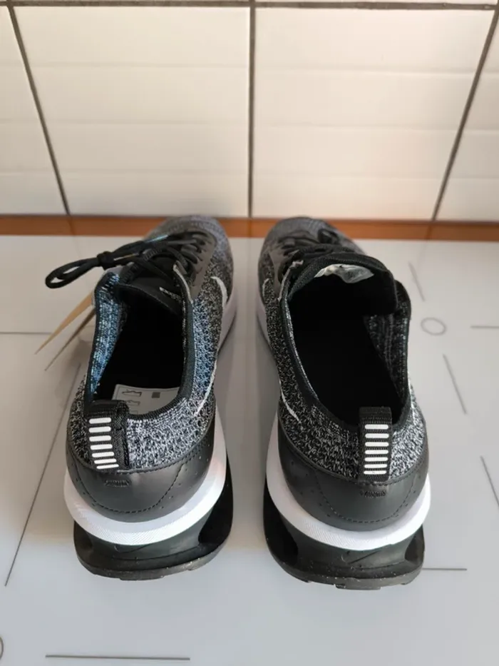 NEUF Nike chaussures Air Max FlyKnit Racer (noir / blanc) pointure 45 - photo numéro 7