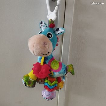 Peluche d'activités à suspendre Playgro