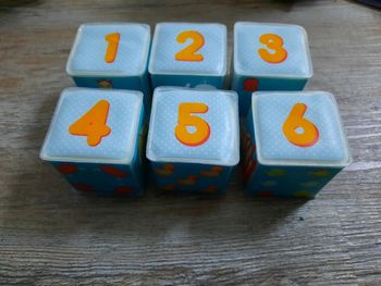 Cube chiffre, animaux. - Sophie La Girafe + 
Bonus: Thème Girafe aussi.