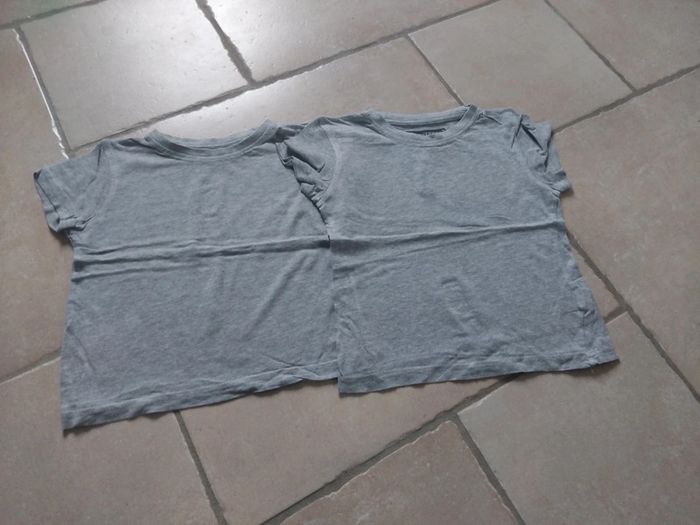 Lot 2 t shirts gris