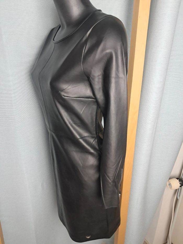 Les petites bombes robe simili noire T.36 neuve - photo numéro 7