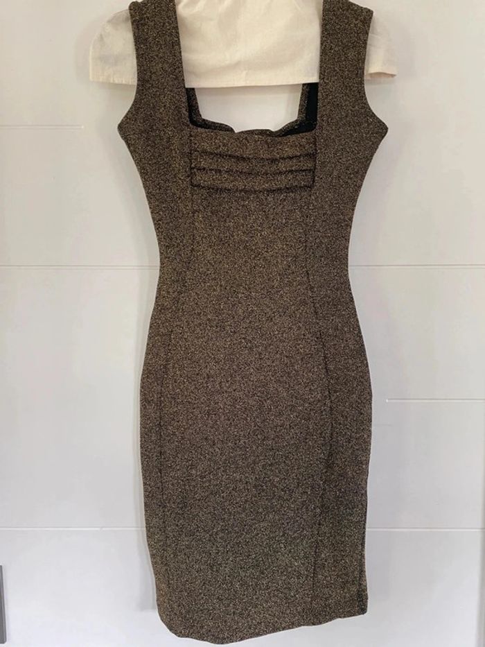 Robe dorée et noire pailletée incroyable