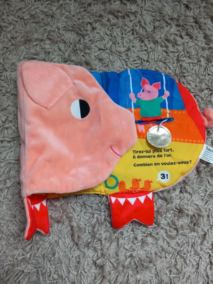 Livre en tissus Un petit cochon pendu au plafond excellent état - photo numéro 5