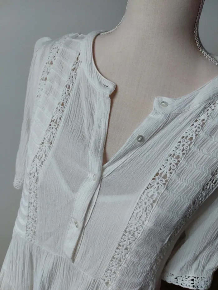 Robe effet crepon avec détails crochet - photo numéro 2