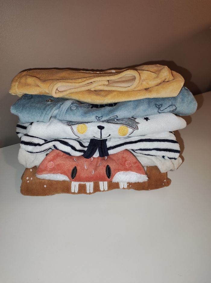 6 pyjamas - photo numéro 1