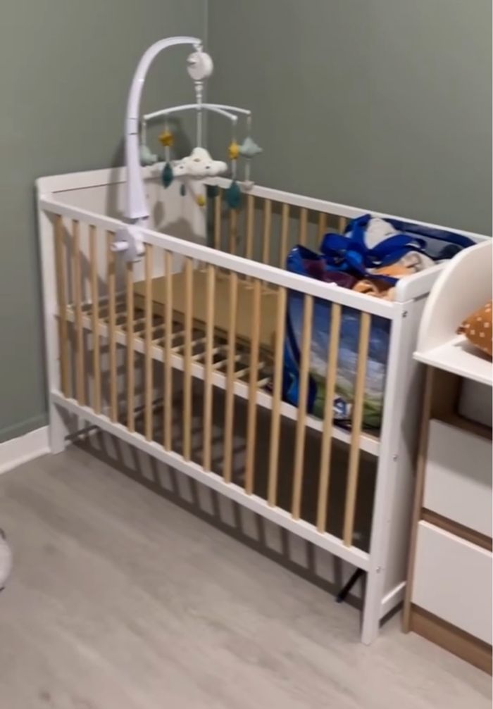 Lit à barreaux + matelas