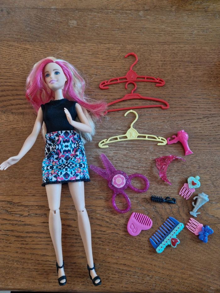 Gros lot de barbies - photo numéro 2