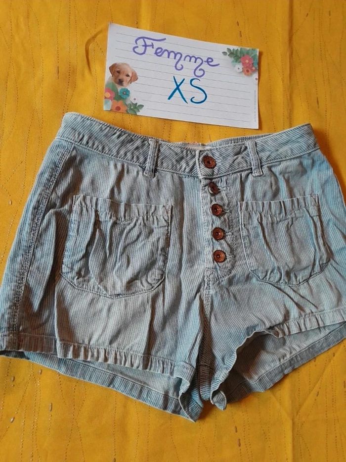 Mini short XS en jean bleu clair - photo numéro 5
