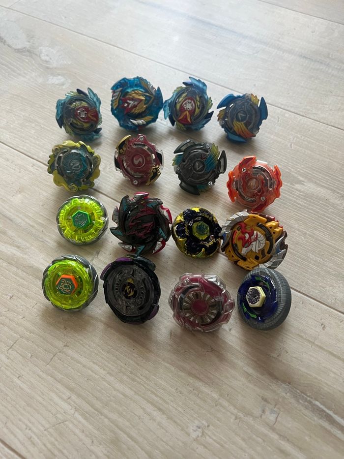 Lot toupie beyblade avec lanceur et stadium - photo numéro 6